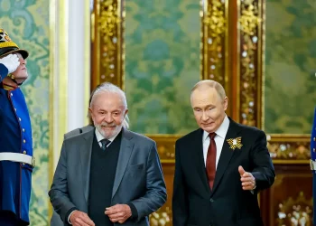 Lula e putin discutem esforços de paz entre Rússia e Ucrânia em conversa por telefone