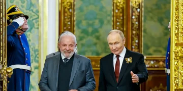 Lula e putin discutem esforços de paz entre Rússia e Ucrânia em conversa por telefone