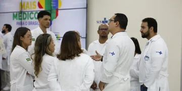 Quase 1,5 mil médicos do programa Mais Médicos começam a atuar nesta quarta-feira em todo o país