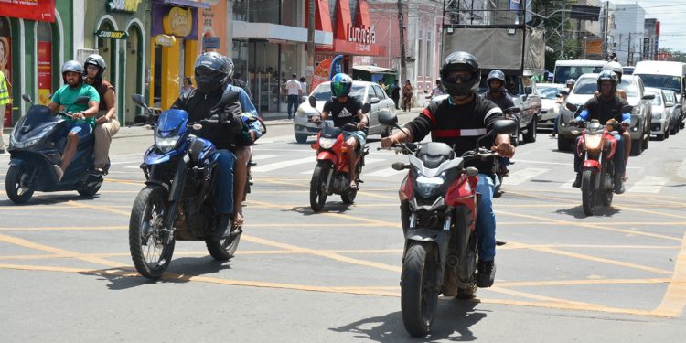 Feira de Santana terá faixa exclusiva para motos em vias de grande circulação