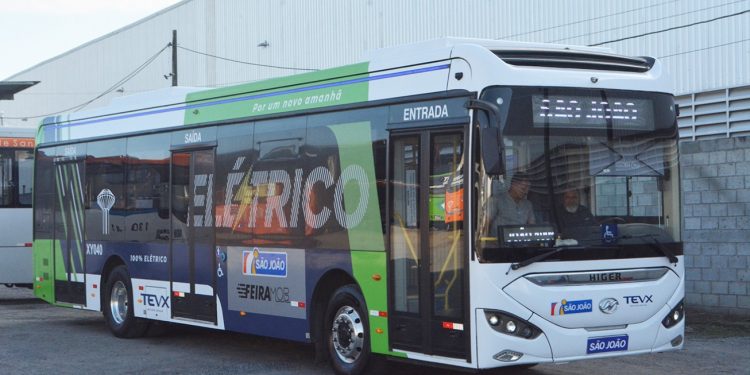 Feira de Santana recebe primeiro ônibus 100% elétrico em caráter experimental