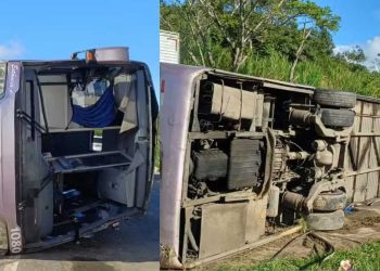 Ônibus com torcedores do Bahia tomba na BR-101 em Pernambuco e deixa oito feridos