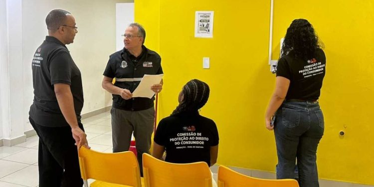 Procon fiscaliza unidades de instituição financeira em Feira de Santana e encontra irregularidades