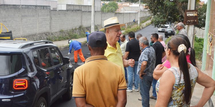 Pavimentação da rua Heráclito Dias de Carvalho avança e já cobre 1,5 km