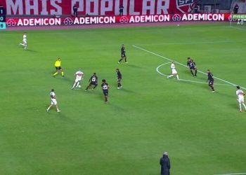 Vitória perde para o São Paulo e segue próximo da zona de rebaixamento