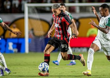 Vitória abre dois gols de vantagem, mas cede empate ao Palmeiras no Barradão