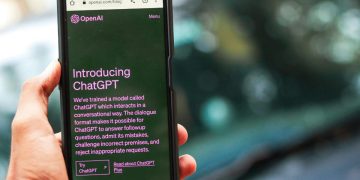 Brasil é o 3º país que mais utiliza o ChatGPT no mundo, segundo relatório da OpenAI