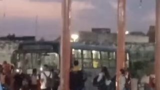 Ônibus desgovernado causa acidente no Terminal Central de Feira de Santana