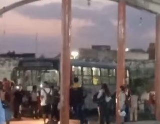 Ônibus desgovernado causa acidente no Terminal Central de Feira de Santana