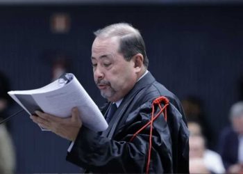 Defesa de Bolsonaro nega envolvimento em tentativa de golpe e pede absolvição no STF