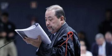 Defesa de Bolsonaro nega envolvimento em tentativa de golpe e pede absolvição no STF