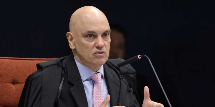 Moraes vota pela condenação de Bolsonaro e aliados por tentativa de golpe de Estado