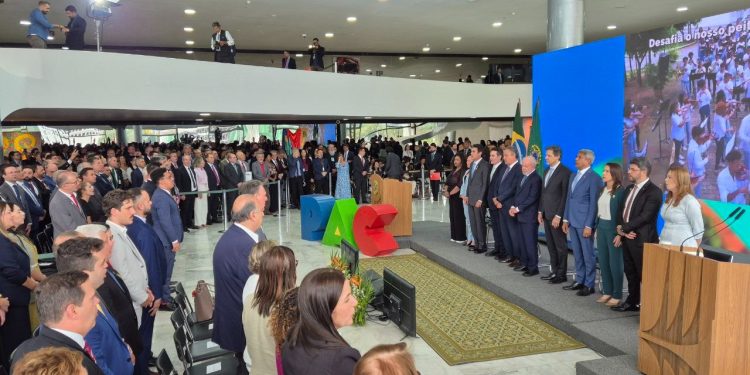 Bahia recebe R$ 1,3 bilhão do Novo PAC Seleções para obras de drenagem e contenção de encostas