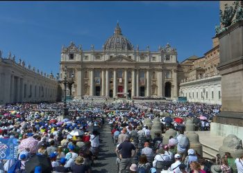 Papa Leão XIV canoniza Carlo Acutis e Pier Giorgio Frassati em cerimônia histórica no Vaticano