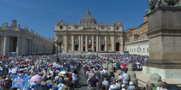 Papa Leão XIV canoniza Carlo Acutis e Pier Giorgio Frassati em cerimônia histórica no Vaticano