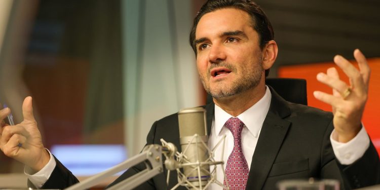 Ministro do Turismo, Celso Sabino, anuncia saída do governo após pressão do União Brasil