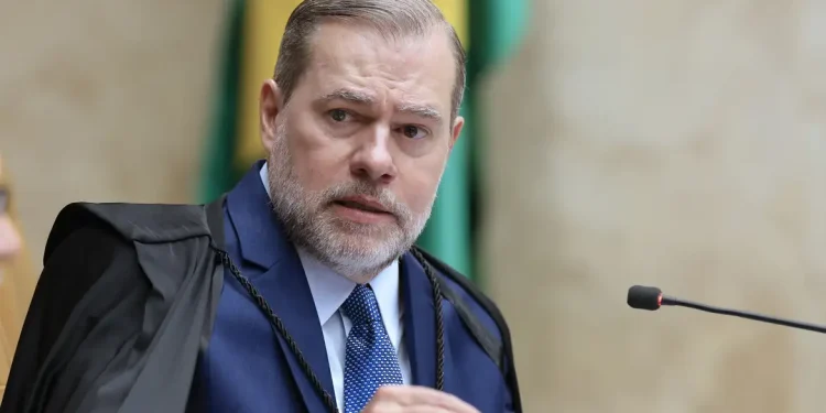Toffoli dá prazo de 10 dias para Câmara se manifestar sobre PEC que restringe investigações contra parlamentares