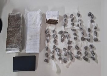 Homem é preso por tráfico de drogas no bairro Aviário em Feira de Santana