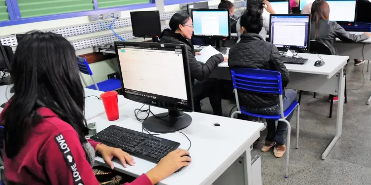 MEC divulga lista oficial de cursos semipresenciais autorizados no Brasil