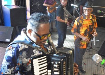 Forró pé de serra e swing embalam a noite na Expofeira em Feira de Santana