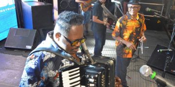 Forró pé de serra e swing embalam a noite na Expofeira em Feira de Santana