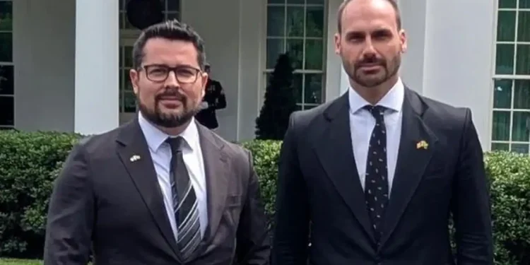 PGR denuncia Eduardo Bolsonaro e Paulo Figueiredo por coação no curso do processo