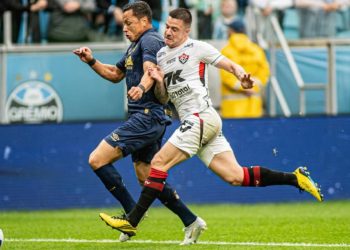 Na estreia de Jair Ventura, Vitória perde para o Grêmio e segue no Z-4