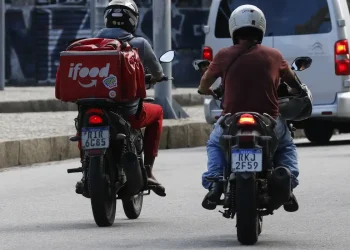 Câmara aprova urgência para projeto que garante vale-refeição a entregadores de aplicativos