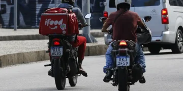 Câmara aprova urgência para projeto que garante vale-refeição a entregadores de aplicativos