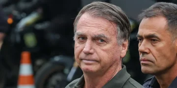 Bolsonaro retira lesões cutâneas e recebe diagnóstico de anemia durante internação em Brasília