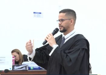 Mulher é condenada a 12 anos de prisão por matar ex-namorado com tiro na testa em Feira de Santana