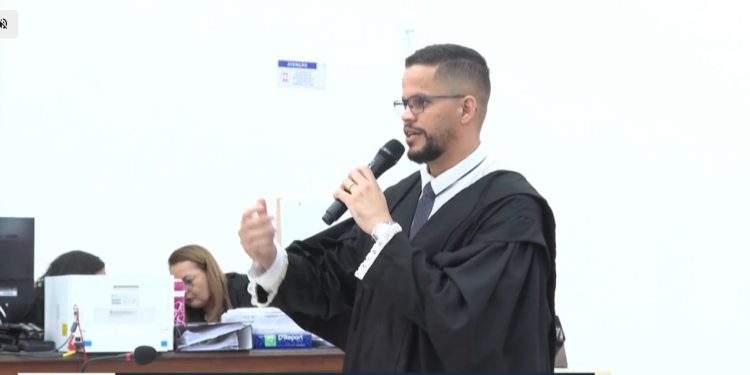 Mulher é condenada a 12 anos de prisão por matar ex-namorado com tiro na testa em Feira de Santana