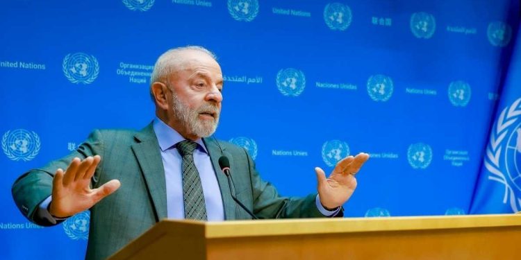 Governo adia decisão sobre medidas contra os EUA após gesto de aproximação entre Trump e Lula na ONU