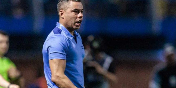 Jair Ventura deixa o Avaí e está prestes a assumir o Vitória para tentar livrar o clube da zona de rebaixamento