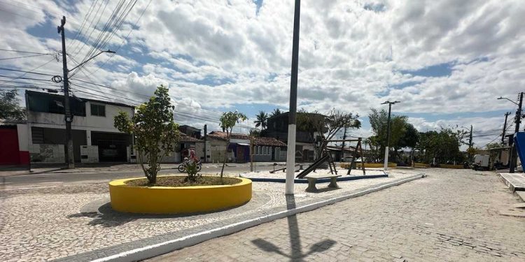 Feira de Santana celebra 192 anos com entrega de três praças revitalizadas no bairro Olhos d’Água