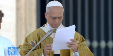 Papa Leão XIV canoniza Carlo Acutis e Pier Giorgio Frassati em cerimônia histórica no Vaticano