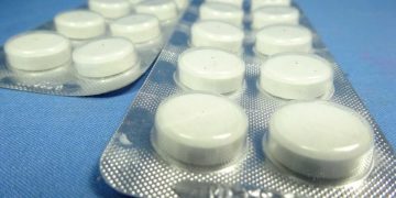 OMS desmente vínculo entre paracetamol, vacinas e autismo após declaração de Donald Trump