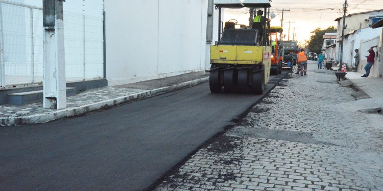Feira de Santana inicia obras de pavimentação nos bairros Cidade Nova e Parque Ipê