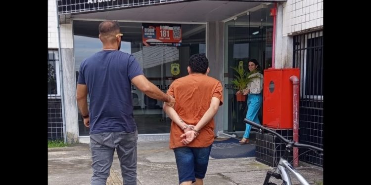 Polícia Civil prende “Galego”, acusado de homicídios e execução de morador de rua em Feira de Santana