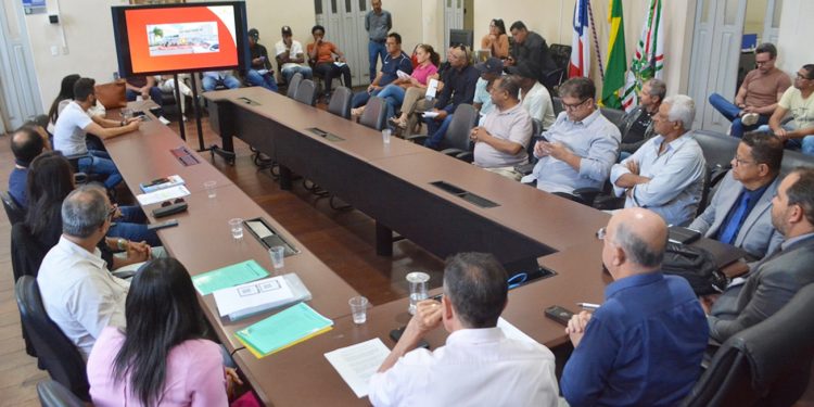 Feira de Santana lança programa “Adote um Abrigo” para modernizar pontos de ônibus