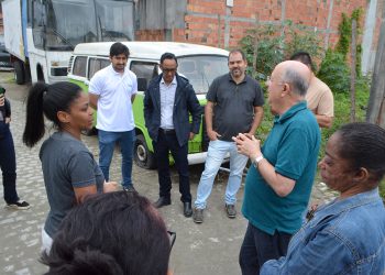 Prefeito José Ronaldo visita Rua Magnólia e anuncia medidas para conter enxurradas em Feira de Santana