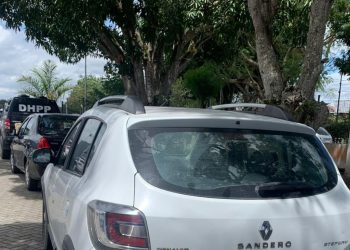 Polícia recupera veículo roubado e prende suspeito no bairro Tomba em Feira de Santana