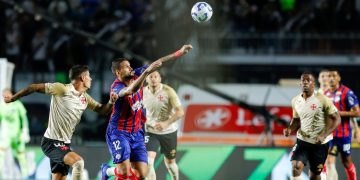 Bahia abre o placar, mas com um a menos sofre a virada e perde para o Vasco em São Januário