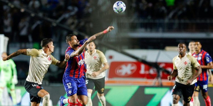 Bahia abre o placar, mas com um a menos sofre a virada e perde para o Vasco em São Januário
