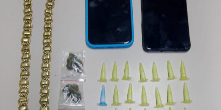 Polícia Militar prende homem por tráfico de drogas no bairro Viveiros