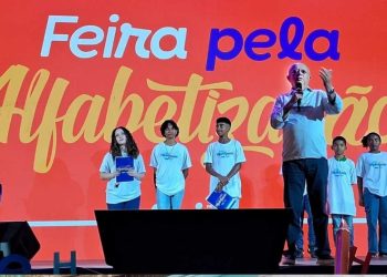 Feira de Santana lança pacto pela alfabetização até os 7 anos e mobiliza sociedade em defesa da educação pública