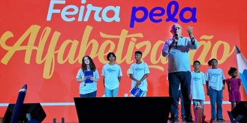 Feira de Santana lança pacto pela alfabetização até os 7 anos e mobiliza sociedade em defesa da educação pública