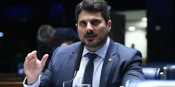 Senado afasta Marcos do Val por 115 dias para tratamento de saúde