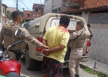 Homem suspeito de estuprar criança é agredido e levado para a UPA em Feira de Santana