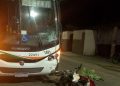 Motociclista morre em colisão com ônibus no bairro Pampalona, em Feira de Santana